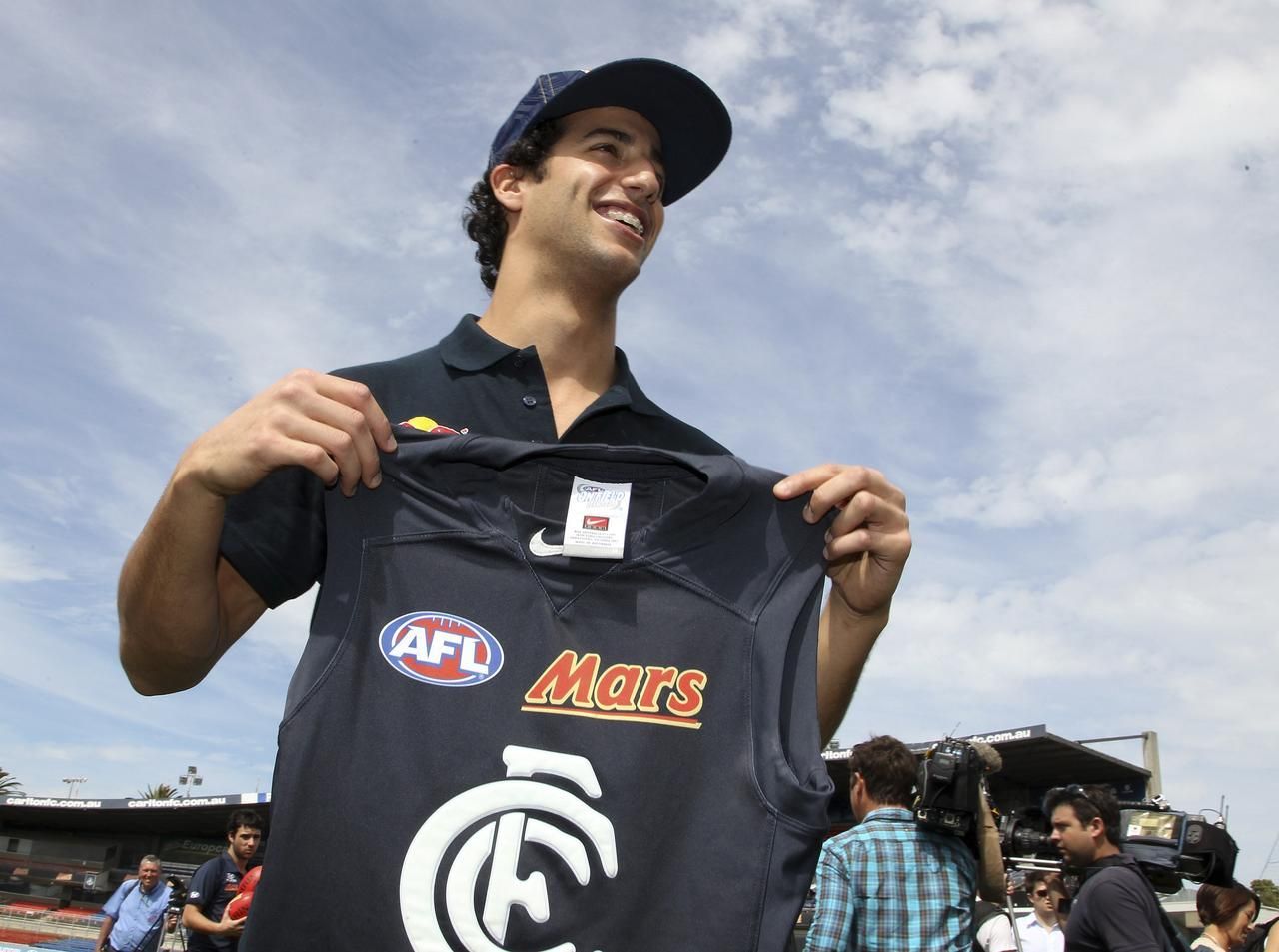 F1: Před VC Austrálie (Daniel Ricciardo a dres Carltonu)