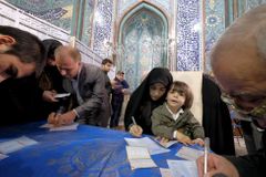 Reformisté v Íránu podle tisku vyhráli druhé kolo voleb. Rúhání předstihl konzervativce