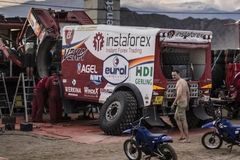 Loprais místo písku zápasil na Rallye Dakar s vodou