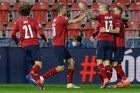 Čeští fotbalisté slaví gól v zápase Ligy národů Česko - Izrael
