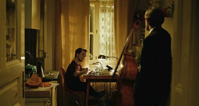 Vojtěch Zdražil v roli Davida a Bartosz Bielenia jako Matúš.