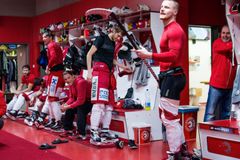 Debakl na Spartě odnesou třinečtí hokejisté pokutou. Do nadačního fondu vyberou 800 tisíc