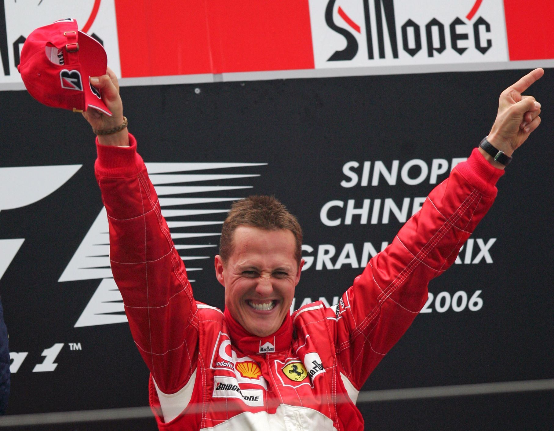 Michael Schumacher z Ferrari slaví triumf v GP Číny 2006