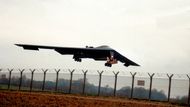 B-2 startuje na misi nad Jugoslávii v březnu 1999 na britské základně Lakenheath.