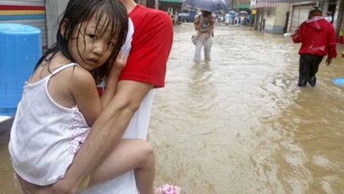 Záběry ze záplavami postižené KLDR neexistují. Na snímku záplavy v Jižní Koreji.