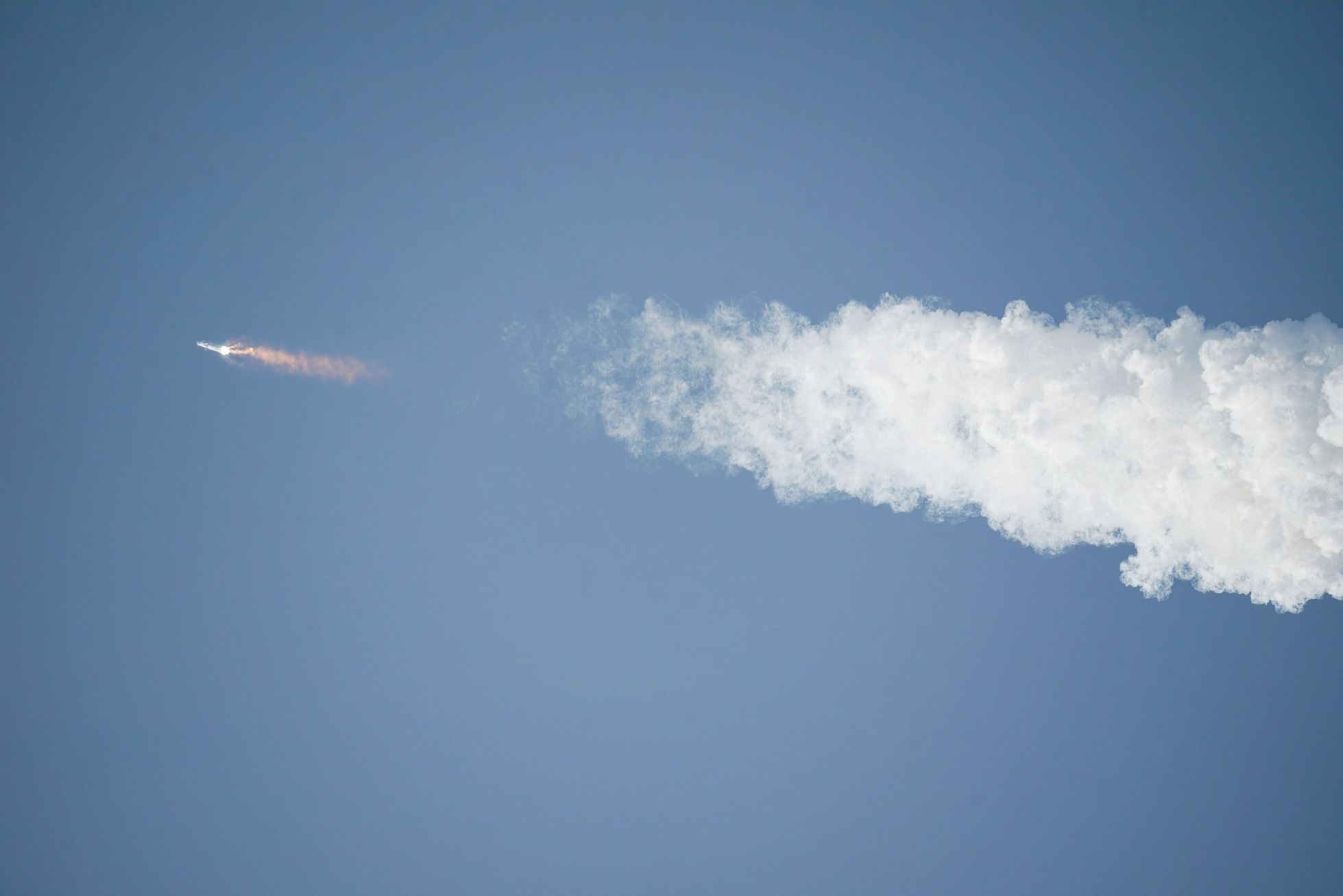 Snímek ze startu rakety SpaceX.