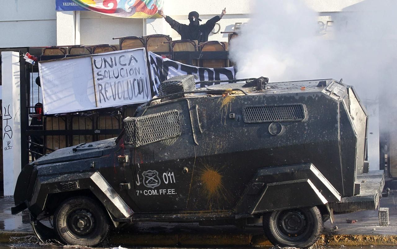 Kvůli násilí při výročí chilského puče zatkla policie 264 lidí
