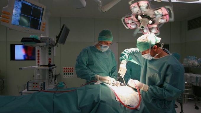 Během operace nastaly komplikace, muž několik dní poté zemřel (ilustrační foto)