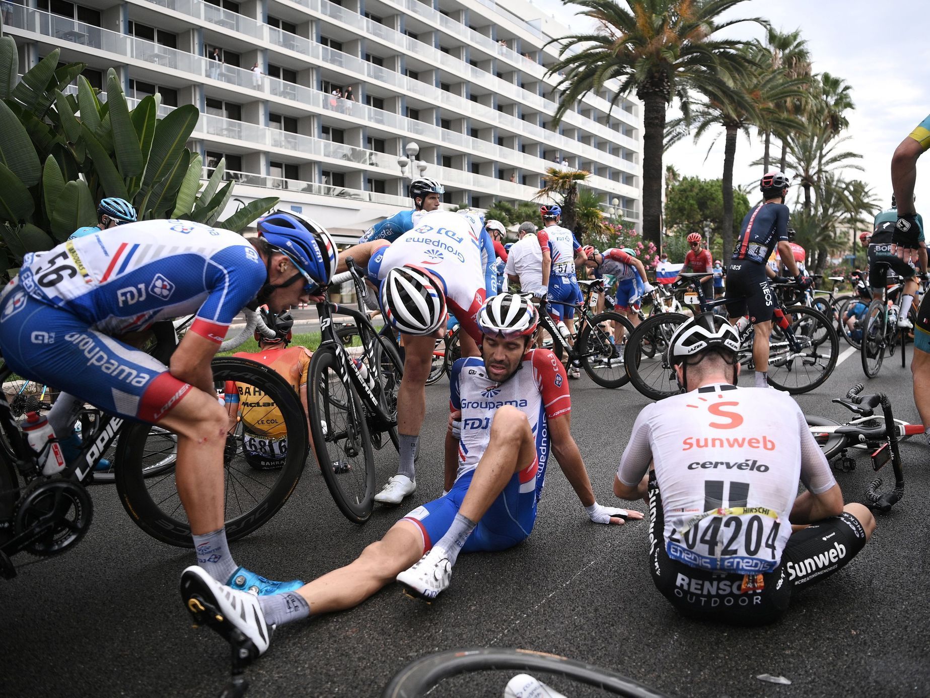 Tour de France 2020, hromadný pád v první etapě