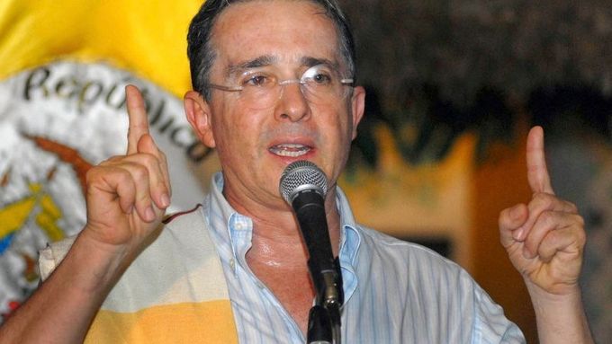 Álvaro Uribe: před dvaceti lety mu povstalci zabili otce, teď mu chtěli unést syny