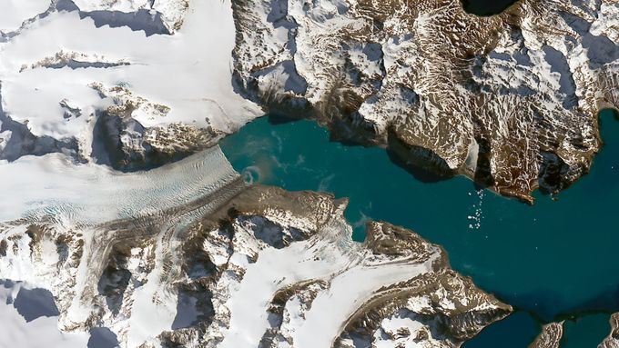 Ledovec v Jižní Georgii v Jižním Atlantském oceánu - září 2016.