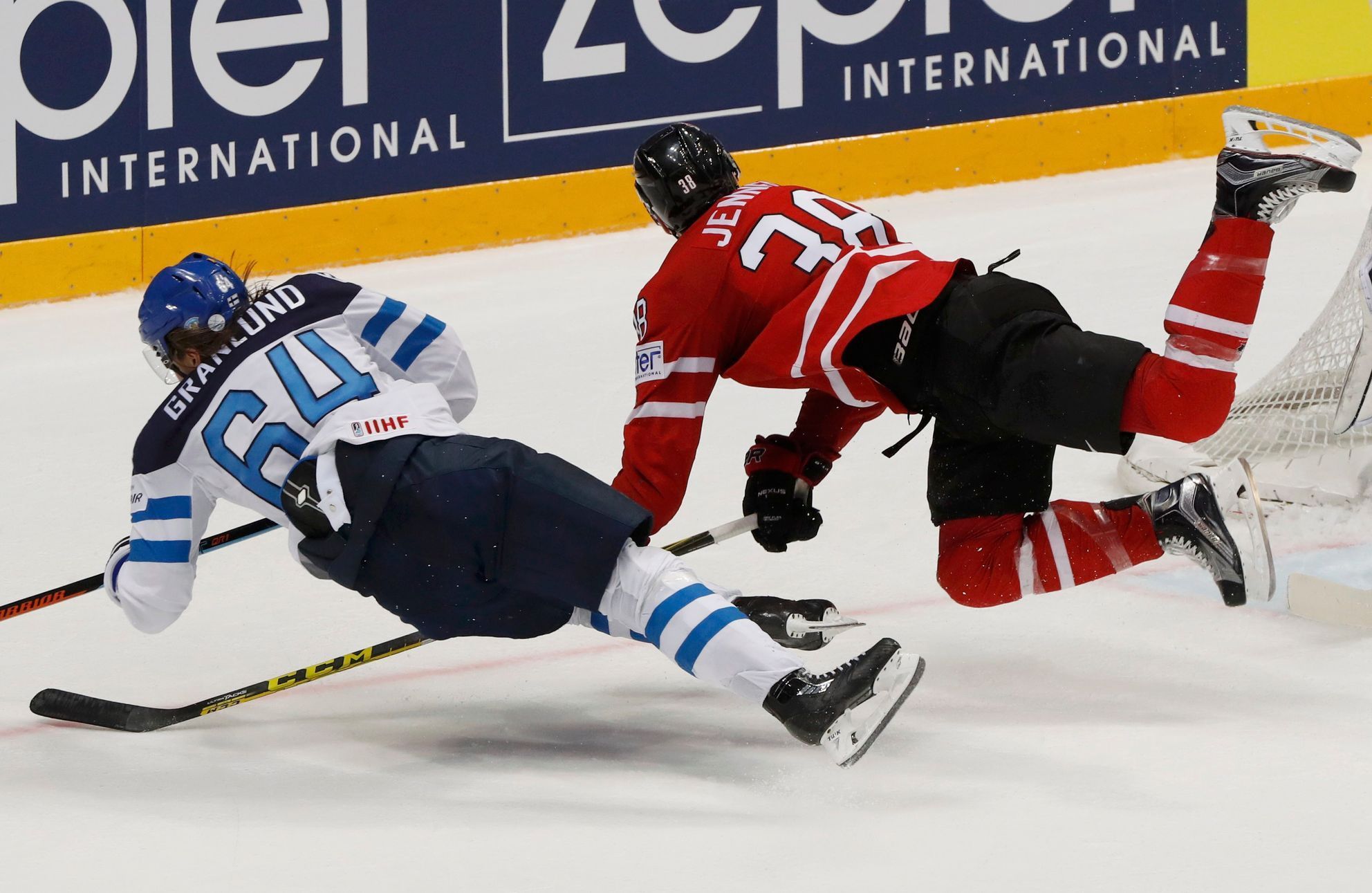 MS 2016 finále Kanada-Finsko: Mikael Granlund - Boone Jenner