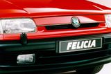 První Felicia v zaváděcí červené barvě na oficiálních snímcích.