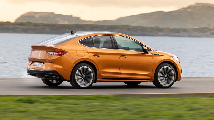 Kupé za 60 tisíc. Škoda uvádí na český trh druhou karosérii elektrického Enyaqu