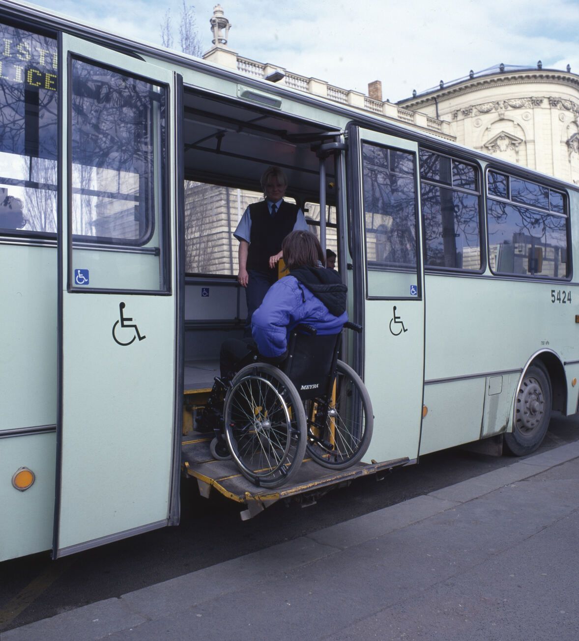 autobusy Praha historie