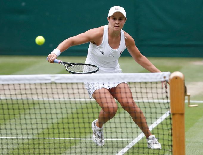 Ashleigh Bartyová ve finále Wimbledonu 2021