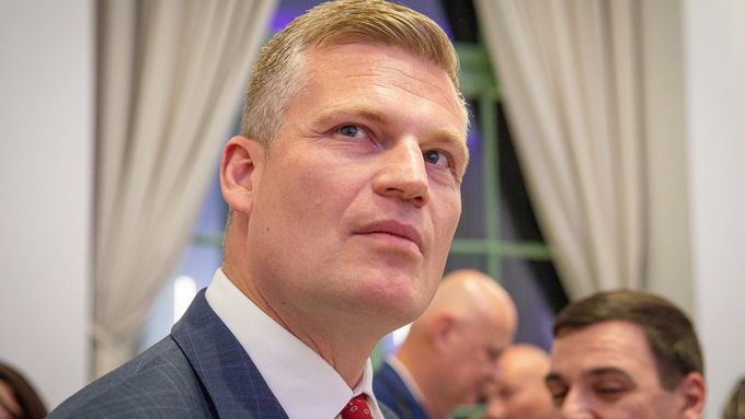 Filip Turek se svým chováním do Strakovy akademie nepatří, shodují se komentátoři Dostál a Honzejk