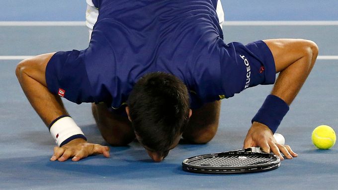 Prohlédněte si fotografie z finále mužské dvouhry na Australian Open, které už pošesté vyhrál Srb Novak Djokovič. Letos ve třech sadách porazil Andyho Murrayho.