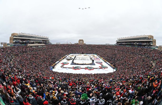 Winter Classic NHL 2019, Chicago - Boston na stadionu Notre Dame v Indianě