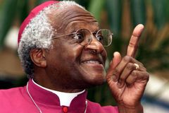 Zemřel bojovník proti apartheidu Desmond Tutu, držitel Nobelovy ceny za mír