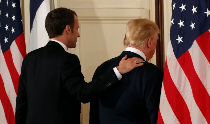 Emmanuel Macron na návštěvě u Donalda Trumpa v Bílém domě.