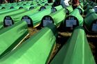 Genocidu zažila Srebrenica před 16 lety. Letos pozůstalí pohřbívají 613 obětí masového vraždění bosenskosrbských vojáků generála Ratka Mladiče.