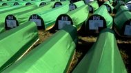 Genocidu zažila Srebrenica před 16 lety. Letos pozůstalí pohřbívají 613 obětí masového vraždění bosenskosrbských vojáků generála Ratka Mladiče.