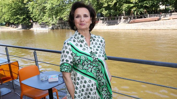 Herečka Veronika Freimannová v v pražském klubu Jazz Dock v červnu 2024.