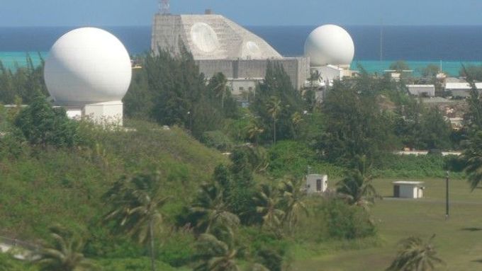 Radar na marshallových ostrovech, který by měl stát v Brdech