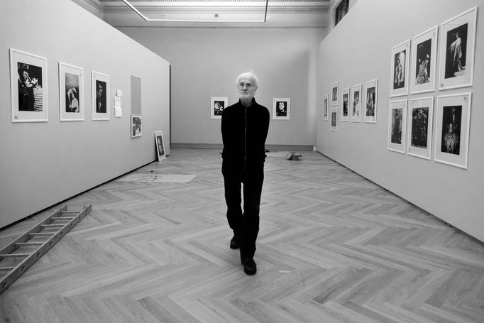 Josef Koudelka na své výstavě v Uměleckoprůmyslovém museu v Praze, 2018.