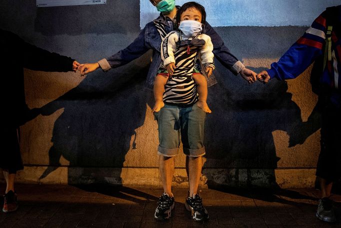 Snímky z loňských protestů v Hongkongu přinesly fotoreportérovi agentury Reuters prestižní Pulitzerovu cenu. 4. 5. 2020