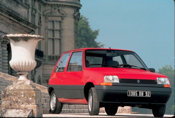 Renault 5 druhé generace s novým designem, ale osvědčeným konceptem.