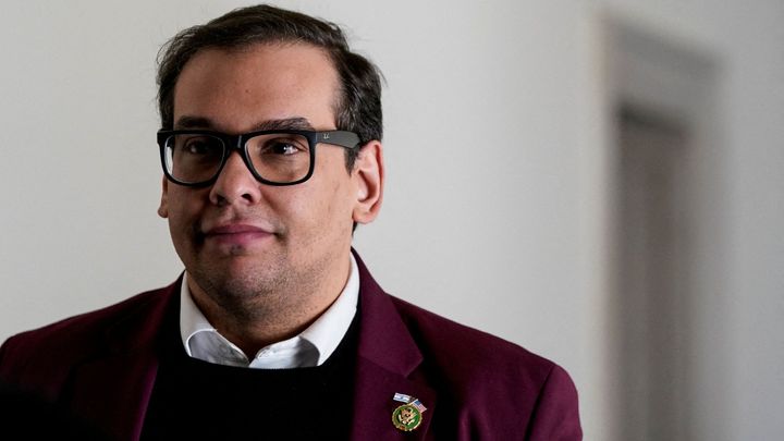Lži republikána Santose neberou konce. Navzdory obviněním si věří i na znovuzvolení
