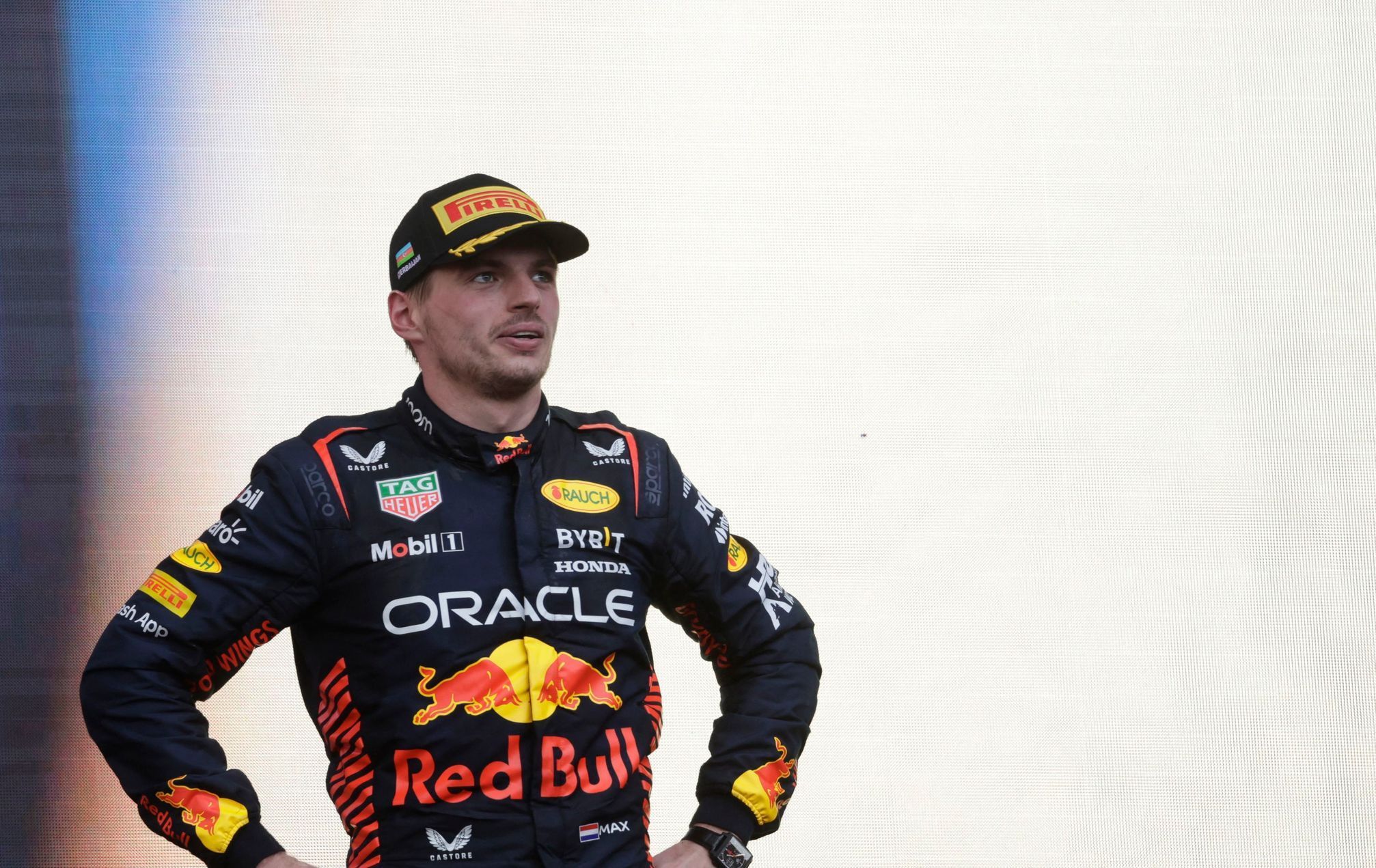 Pilot Red Bullu Max Verstappen v cíli GP Ázerbájdžánu F1 2023