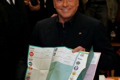 Italské volby nemají jasného vítěze. Berlusconiho koalice získá okolo 35 procent, tvrdí odhad