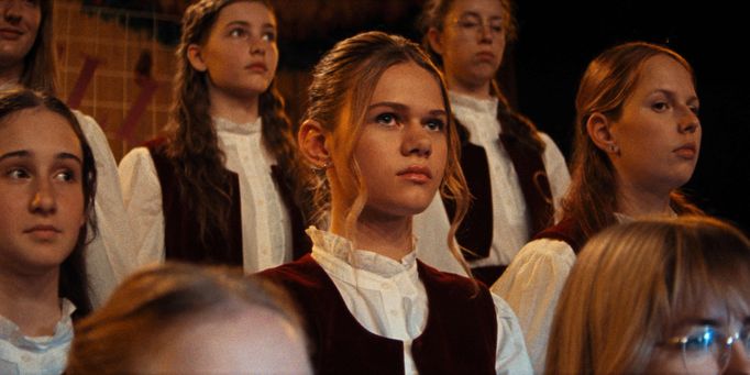 Maya Kintera jako starší sestra Lucie