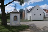 Palírna ovocných destilátů v Javornici vznikla ze starého vesnického stavení, které ateliér ADR (Petr Kolář a Aleš Lapka) dostavěl.