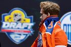 McDavid si první místo v draftu NHL užíval