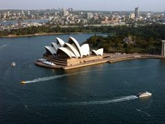 Jeden ze slavných předražených projektů - Opera v Sydney.