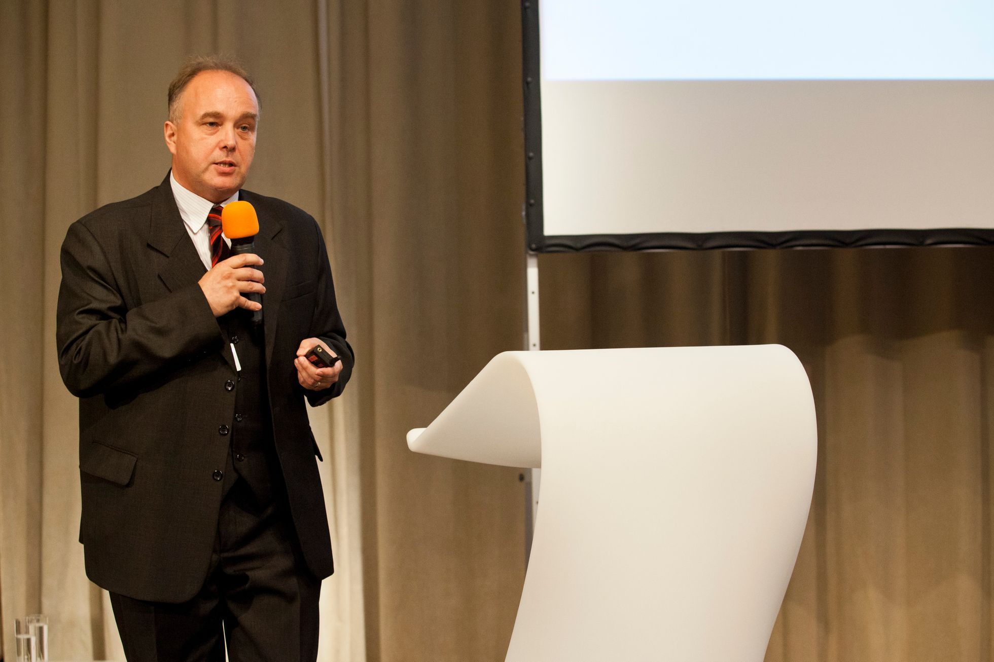 Konference Cashless Society