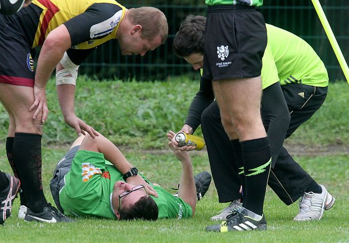 Raaby, finále Poháru ČSRU 2014 Sparta - Vyškov: zraněný rozhodčí