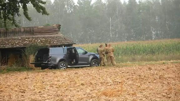 V 5:40 ráno v Czosnówce policisté potvrdili objev poškozeného dronu Upozornili jsme příslušné složky. Probíhají další kroky,“ uvádí se v prohlášení lublinské policie.