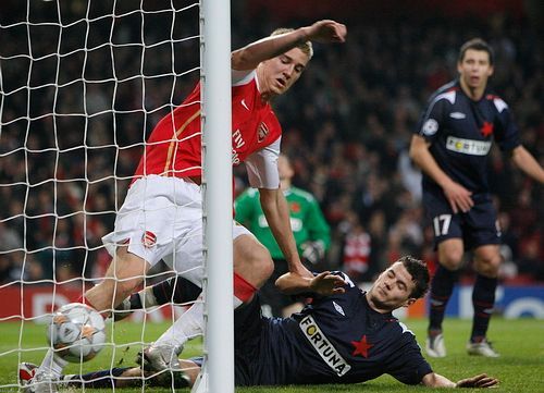 Arsenal - Slavia: Bendtner a Pudil