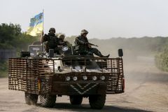 Východní Ukrajinu už opustili všichni mobilizovaní vojáci, potvrdil Porošenko