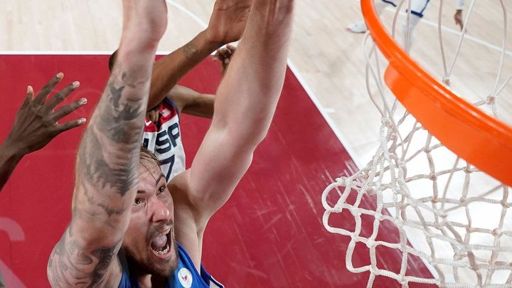 Žádost podali o čtvrt hodiny později. Basketbalistům hrozí, že přijdou o 123 milionů; Zdroj foto: Reuters