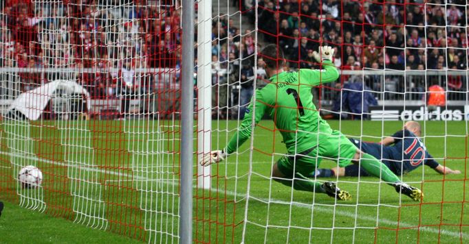 LM, Bayern Mnichov - Plzeň: Franck Ribéry - Matúš Kozáčik