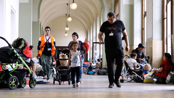 Ukrajinští uprchlíci na Hlavním nádraží v Praze