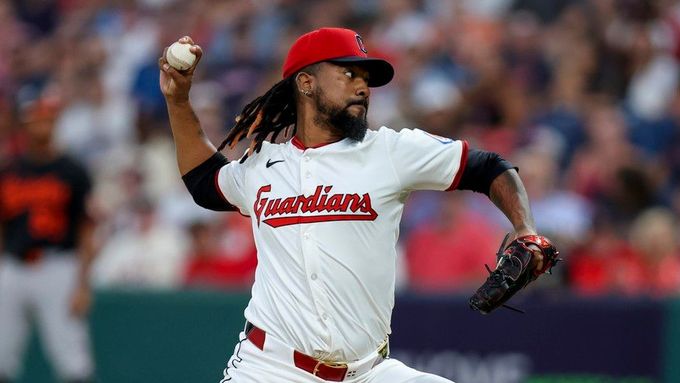 Emmanuel Clase při nadhozu