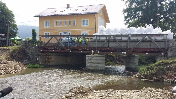 Proč nepadl? Most z časů císaře udržel obří zátěž. Použili kvalitní ocel, míní expert