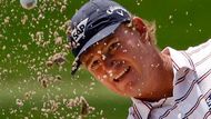 Pískový odpal. Golfová legenda -  Jihoafričan Ernie Els na golfovém turnaji v americkém Orlandu.